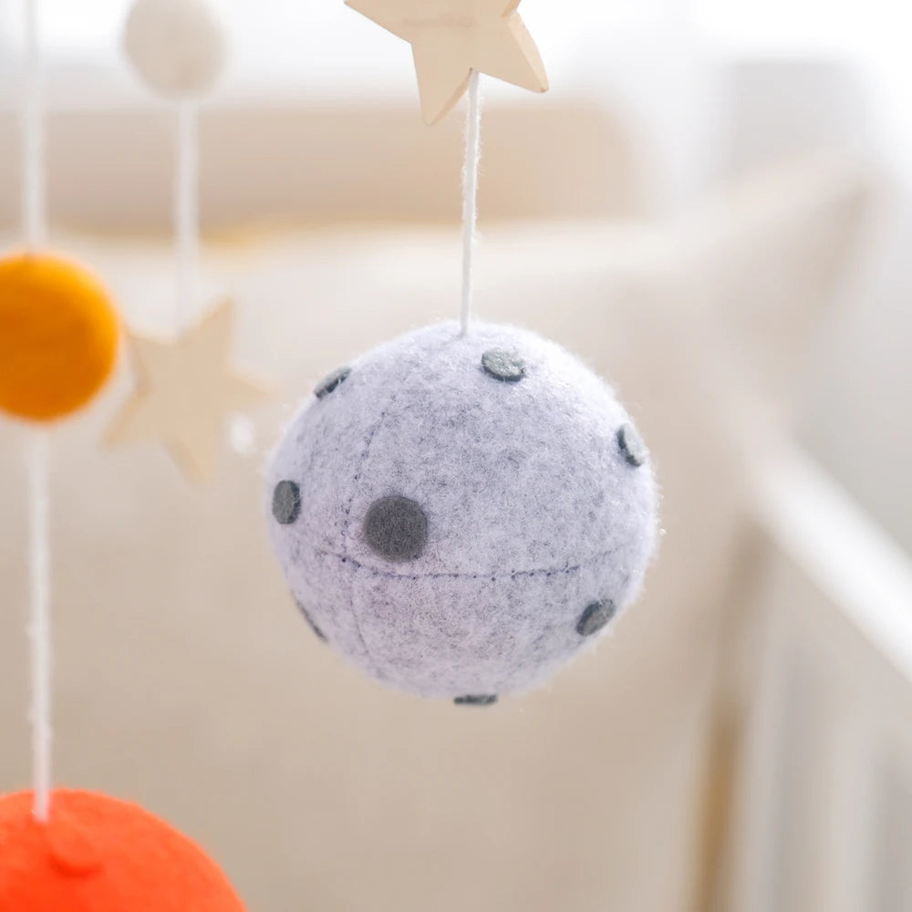 Móvil de cuna cohete de madera juguetes sensoriales para recién nacidos calmantes