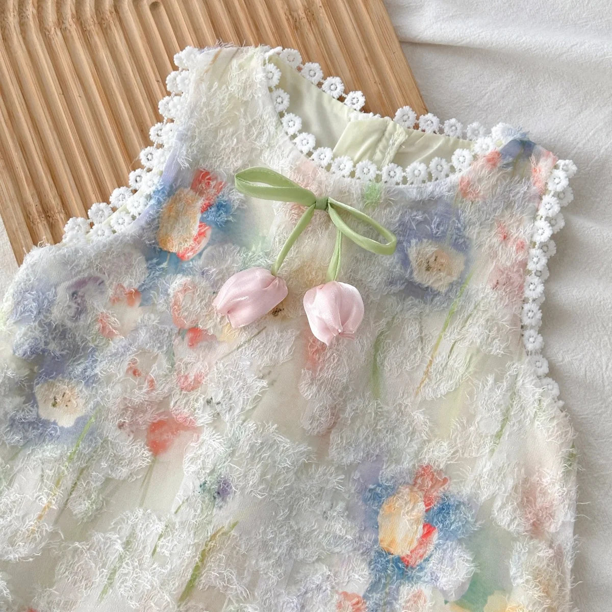 Weiches Mädchenkleid - Ärmelloses Kleid mit Blumenmuster und Schleife, Baumwoll-Polyester-Mischung, Lässige Sommerkleidung
