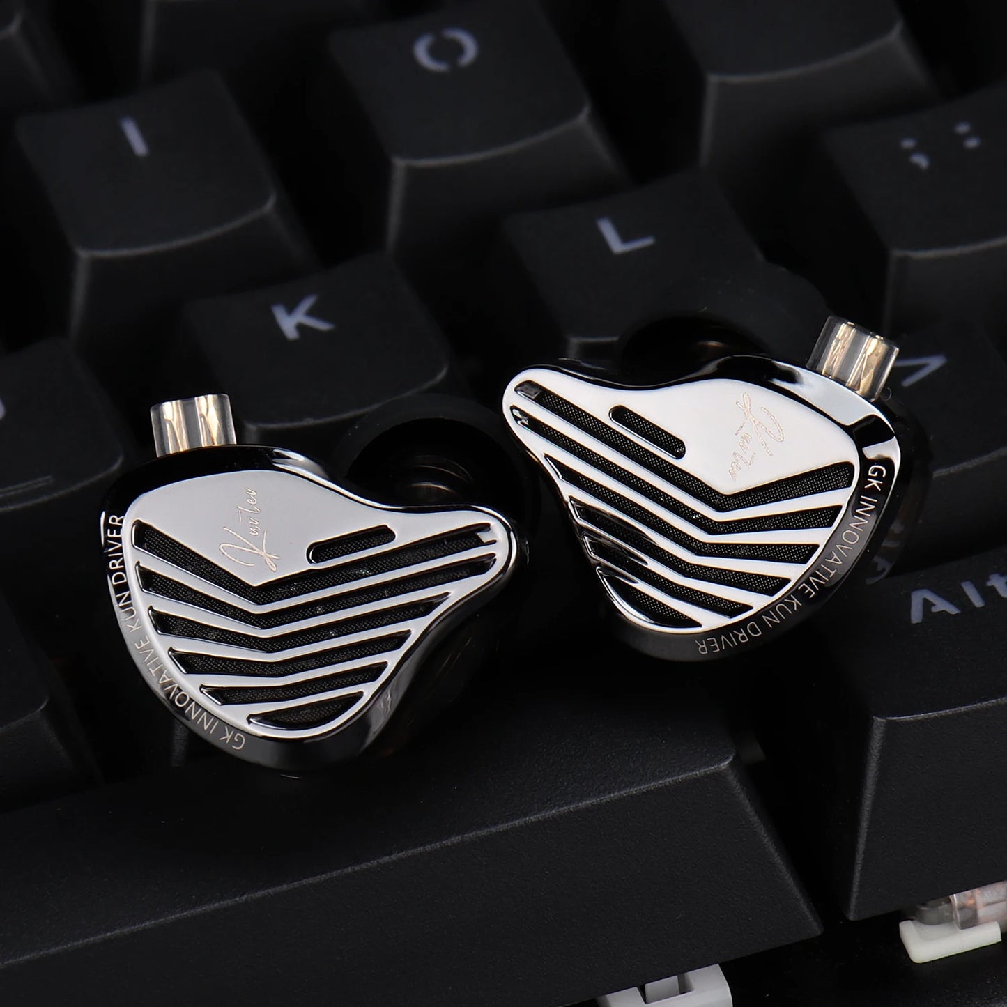 Earphones Dynamic Driver HiFi Earbuds With Detachable Cable For DJ Use Summer 2026 Trend