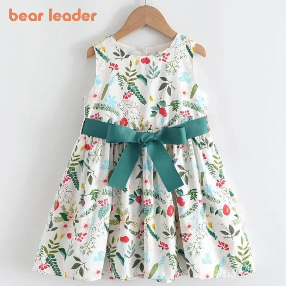 Leichtes und schmeichelhaftes Mädchenkleid – Floraler Schmetterlingsdruck, knielang, ärmellos, Taillengürtel, Freizeitkleidung