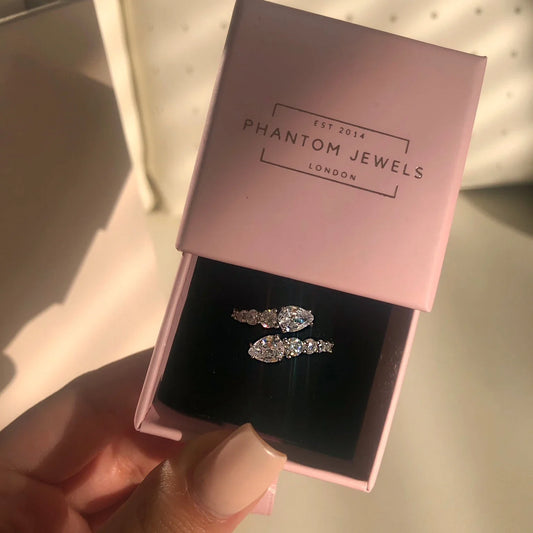 Justerbar cocktailring med kubisk zirkonia Valentinsgave 2026 glitrende klørinnfatning