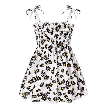 Soft girls' sundress - smocked bodice, daisy print, polyester, for casual summer outings