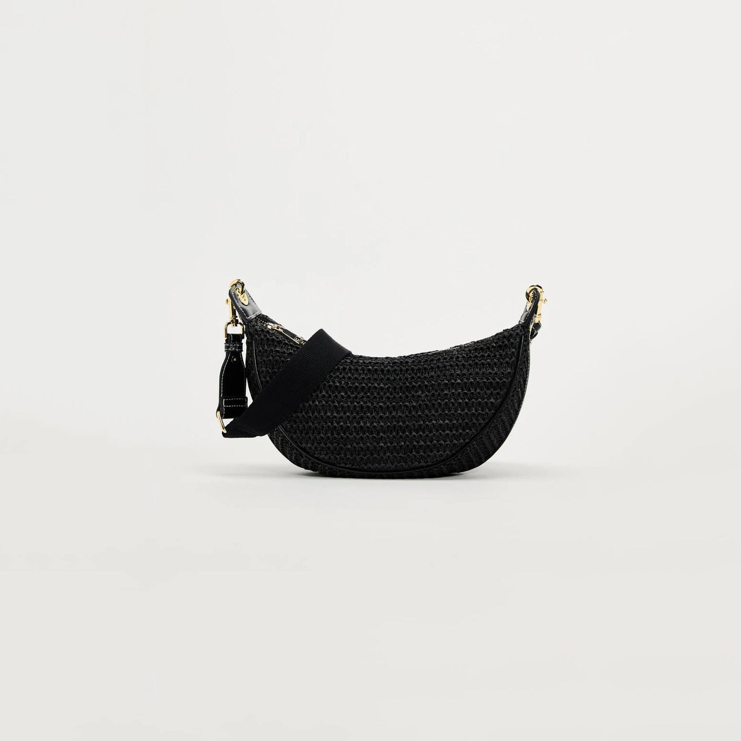 Lightweight women's woven straw shoulder bag – hobo style, crossbody, for beach & summer