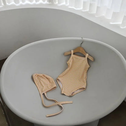 Leichter Baby-Mädchen-Einteiler-Badeanzug - gepunkteter Hosenträgerstil mit Hut, Nylon, gemütlich für den Sommerstrand
