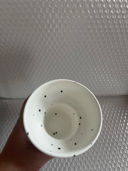 Keramisk skål 4 tum fläckig vit retro mikrovågssäker