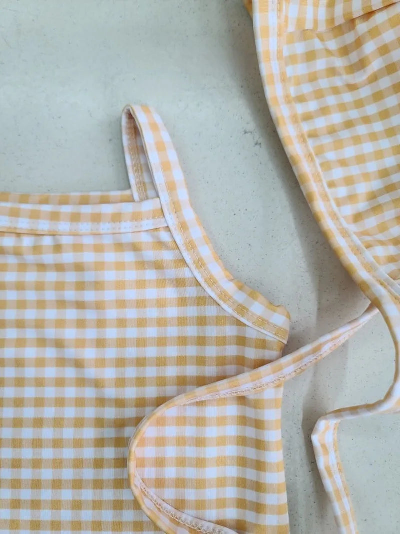 Leichter Baby-Mädchen-Einteiler-Badeanzug - gepunkteter Hosenträgerstil mit Hut, Nylon, gemütlich für den Sommerstrand