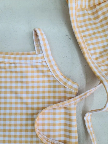 Leichter Baby-Mädchen-Einteiler-Badeanzug - gepunkteter Hosenträgerstil mit Hut, Nylon, gemütlich für den Sommerstrand