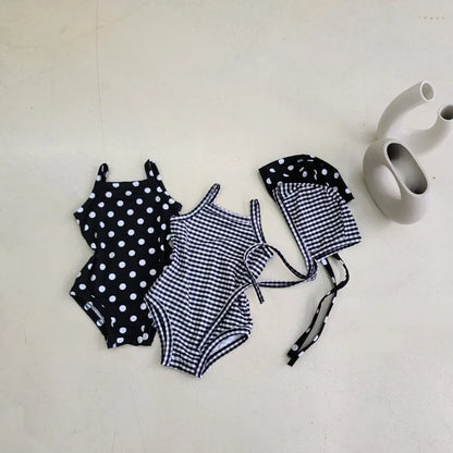 Leichter Baby-Mädchen-Einteiler-Badeanzug - gepunkteter Hosenträgerstil mit Hut, Nylon, gemütlich für den Sommerstrand