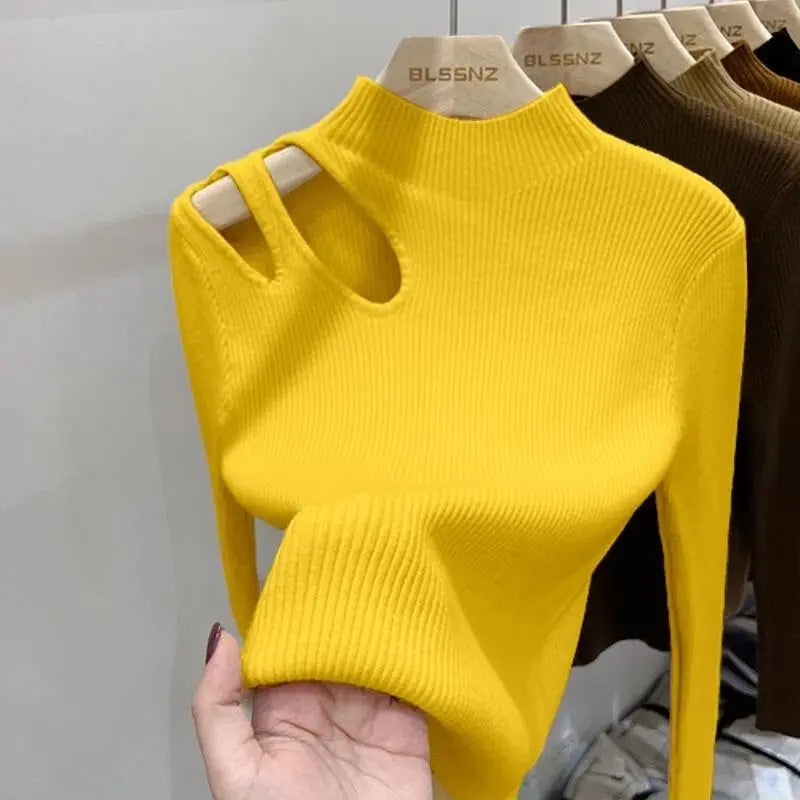 Camiseta ajustada de mujer con cuello alto - Corte asimétrico con recorte, tejido de canalé
