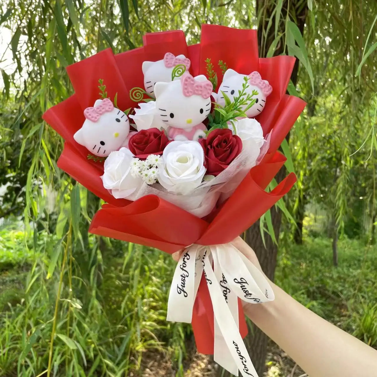 Bambole di gatto Kawaii Hello Kitty con fiori artificiali Bouquet Sanrio creativo Regali di laurea di compleanno di San Valentino di Natale