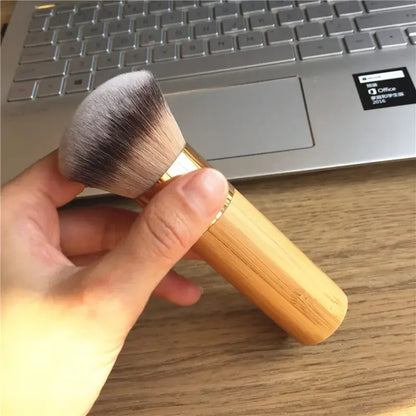 Airbrush foundationbørste med bambushåndtak Sminkebørste Høst 2026 TikTok viral jevn finish for pudder, bronzer og rouge