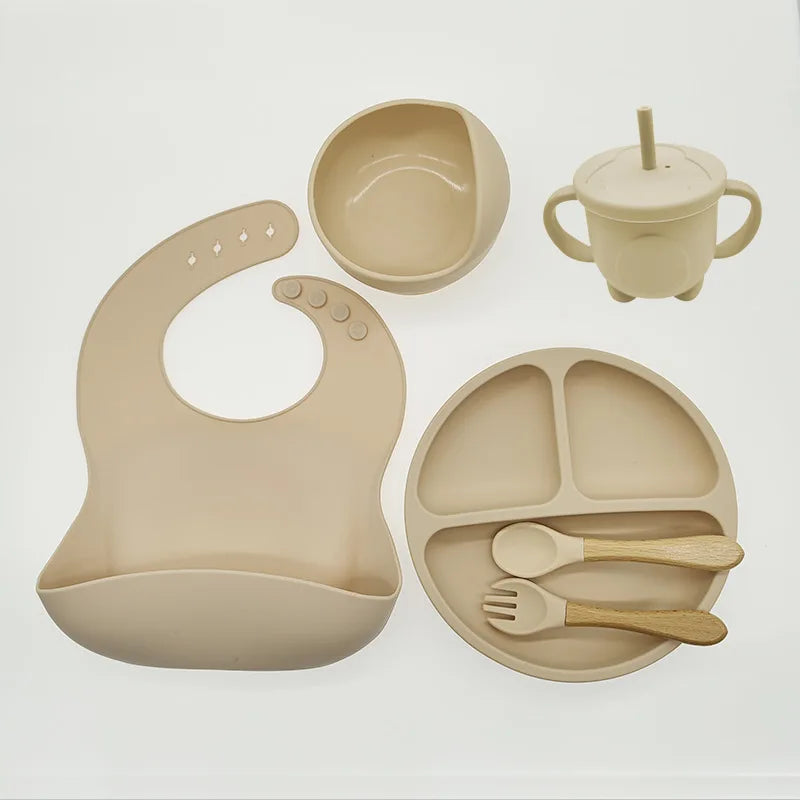 Baby-Silikon-Geschirrset 8-teilig Saugnäpfe Schalen Geteilter Teller Lätzchen Löffel Gabel Fall 2025 Selbstfütterungshilfe