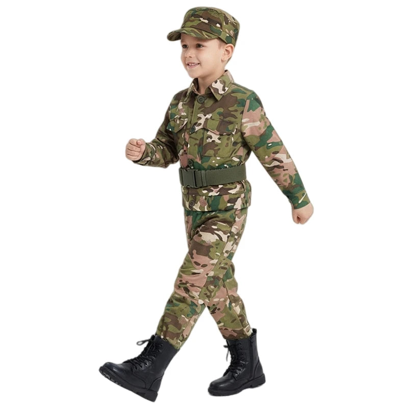 Kostumesæt til børnesoldat med camouflage, pistol, kompas og fløjte til Halloween 2026