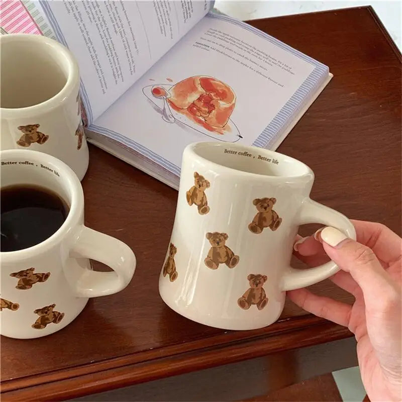 Tazza in ceramica crema con stampa orsetto, tazza da caffè con manico, tazza da colazione coreana carina, autunno 2025, regalo carino, facile da impugnare