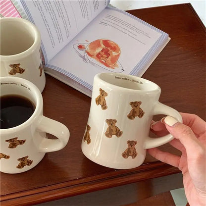 Tazza in ceramica crema con stampa orsetto, tazza da caffè con manico, tazza da colazione coreana carina, autunno 2025, regalo carino, facile da impugnare