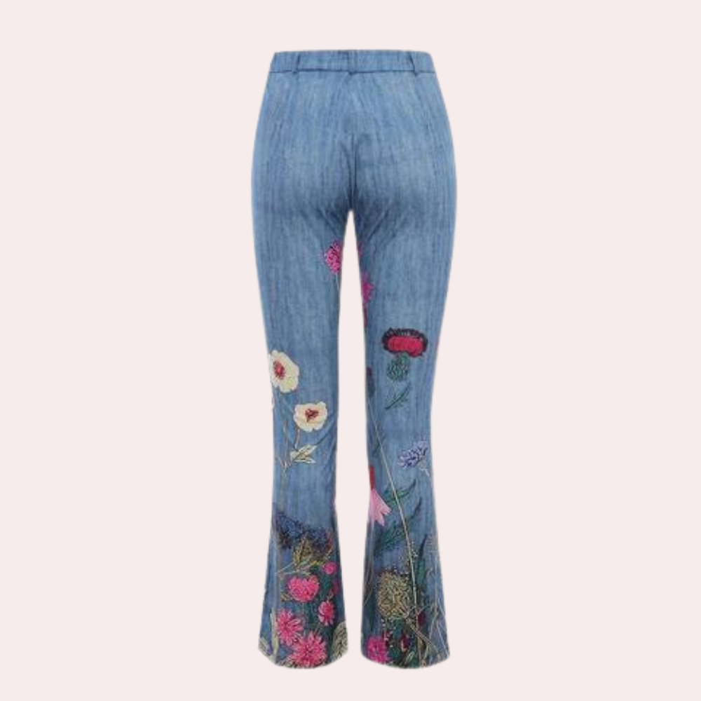 Stretchy women’s flared jeans – button details, comfortable denim, for casual or formal occasions 0