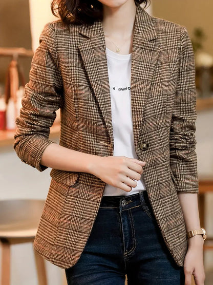 Timeless women’s blazer – tailored checked design, high-quality fabric, for formal occasions 4
