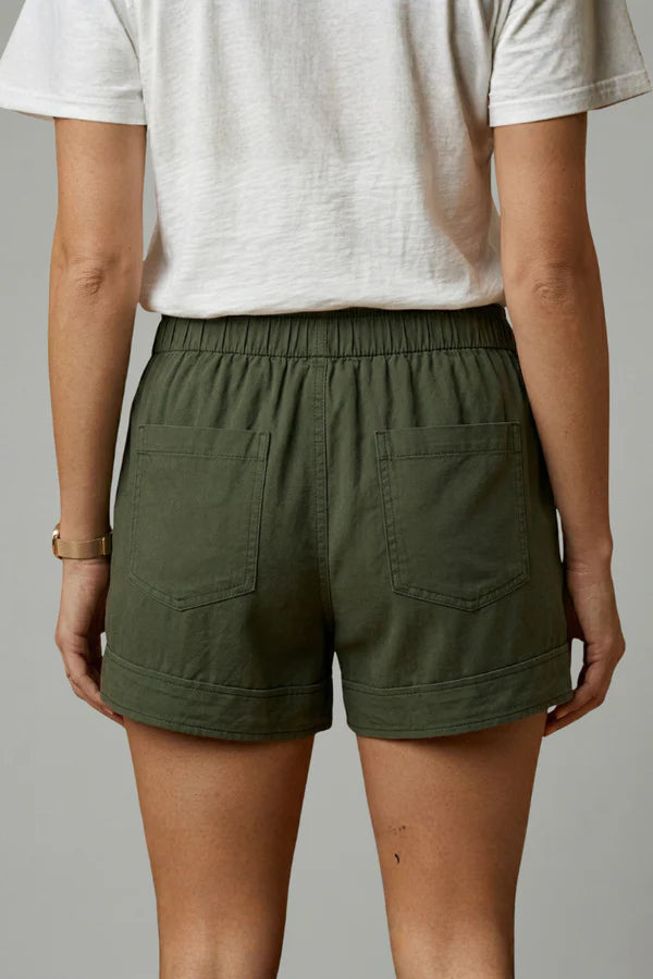 Shorts respirants pour femmes - poches plissées, jambe large, mélange coton, style à enfiler, décontracté