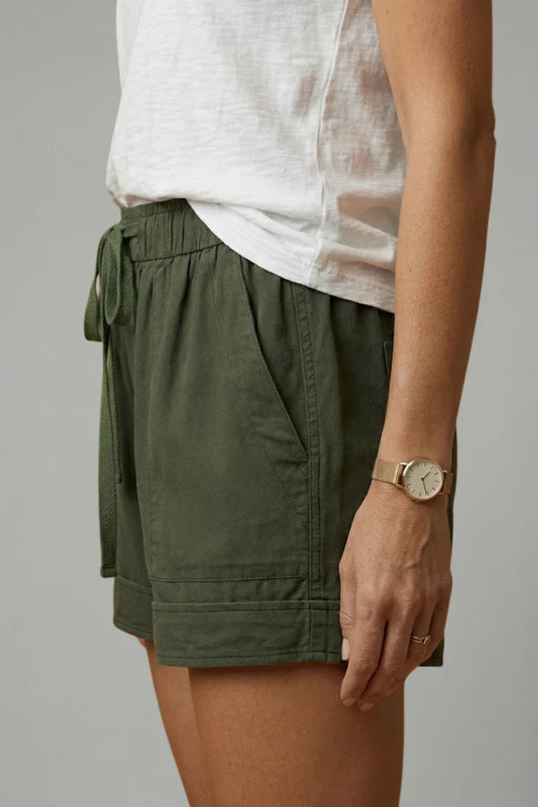 Shorts respirants pour femmes - poches plissées, jambe large, mélange coton, style à enfiler, décontracté