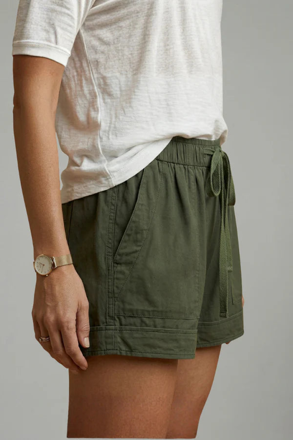 Shorts respirants pour femmes - poches plissées, jambe large, mélange coton, style à enfiler, décontracté