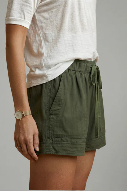 Shorts respirants pour femmes - poches plissées, jambe large, mélange coton, style à enfiler, décontracté