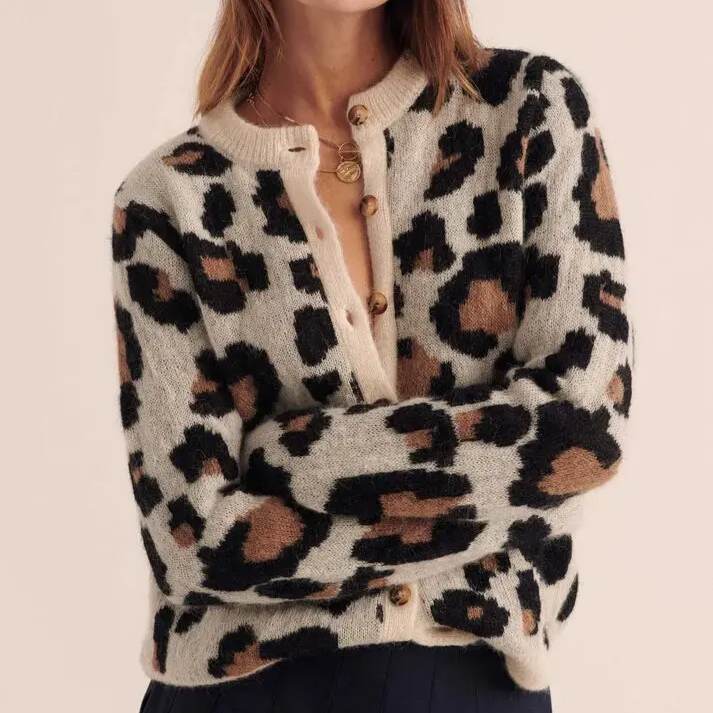 Weicher, lockerer Damen-Cardigan – kastiges Strickdesign, Knopfleiste vorne