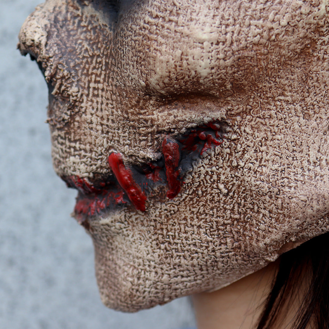 Gestikt latex horror masker bruin Halloween 2025 cosplay