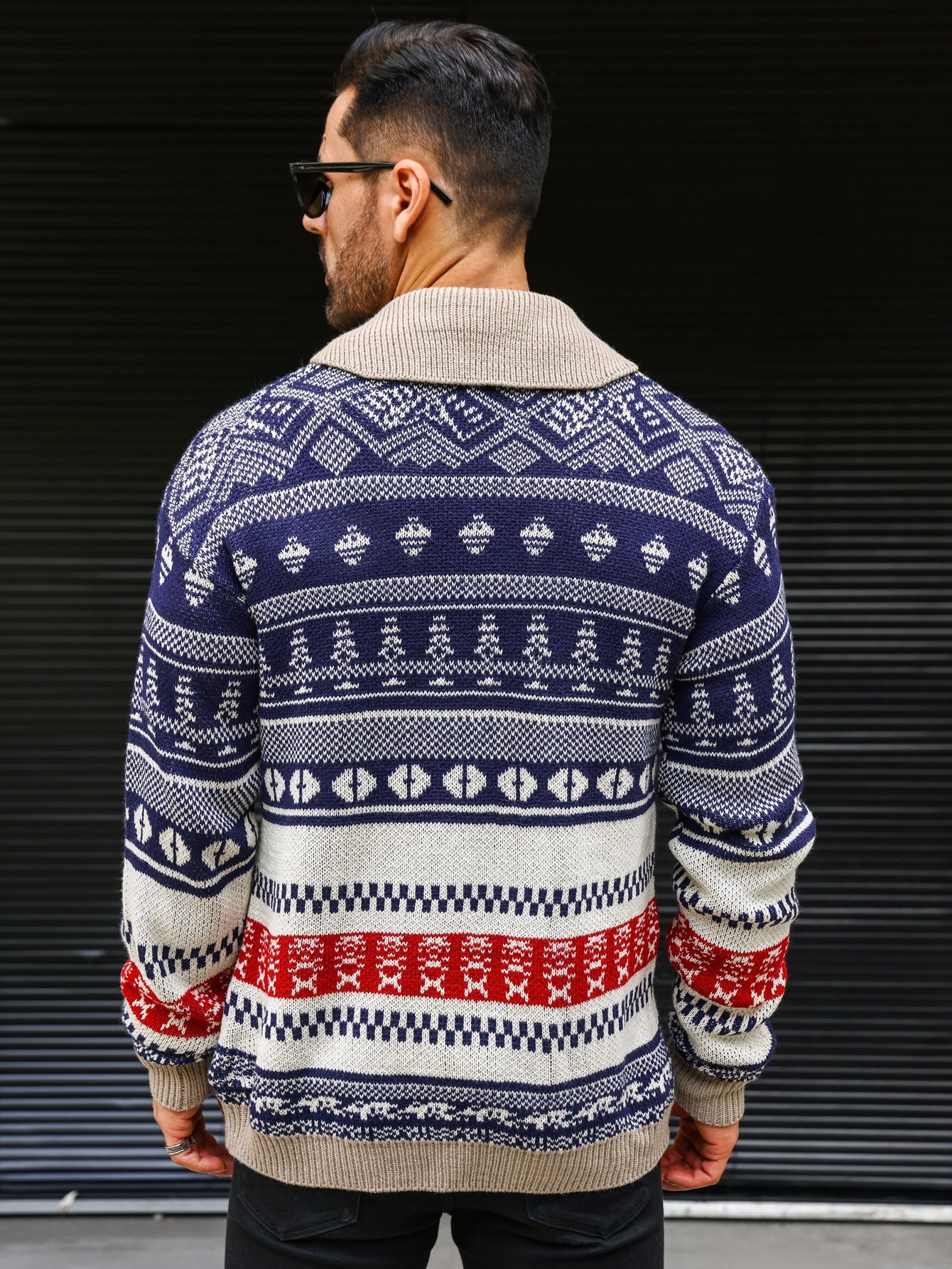 Warmer, strukturierter Herrenpullover mit Schalkragen, dicker Strick