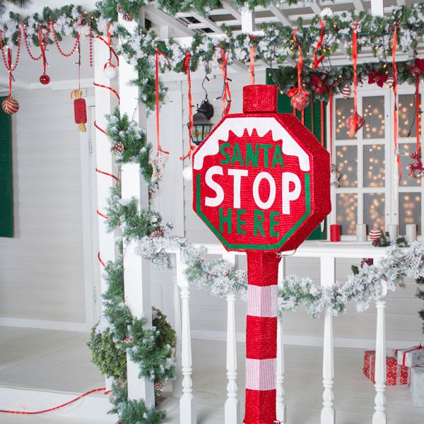 Outdoor Santa Stop Here Sign – 13.5"x13.5"x52" Durable Christmas Decoration for Yard, Festive Holiday Decor 2024