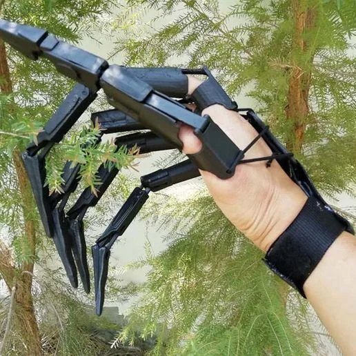 Articulated Halloween Finger Gloves - Adjustable Size Extensions for Cosplay & Parties, Perfect for Kids and Adults