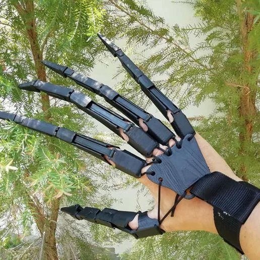 Articulated Halloween Finger Gloves - Adjustable Size Extensions for Cosplay & Parties, Perfect for Kids and Adults